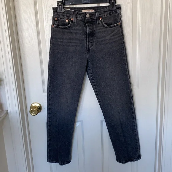 Levi’s wedgie straight jeans; size 26 - Picture 5 of 9